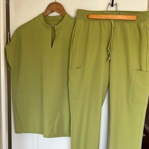 Mandala Scrub Set Split Pea